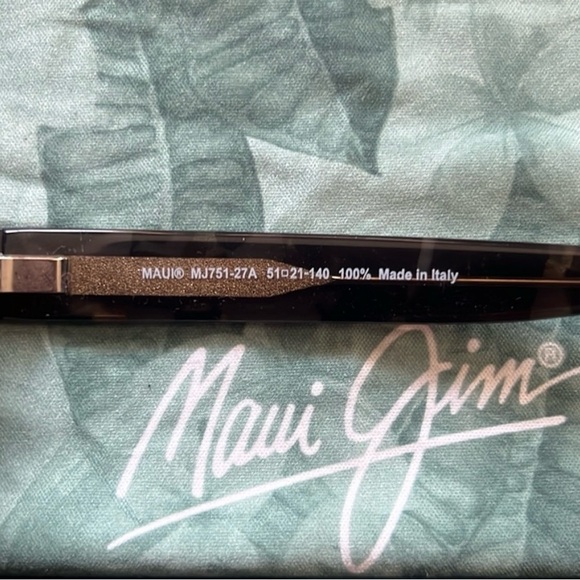 Maui Jim Sunglasses - Picture 6 of 7
